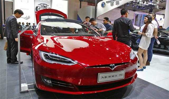 ألماني يخترق سيارات تسلا Tesla ويكشف ثغرات تؤدي إلى كوارث
