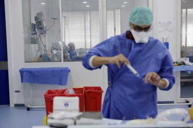 وزارة الصحة: أدوية كورونا متوفرة.. وأوميكرون مختلف لهذه الأسباب