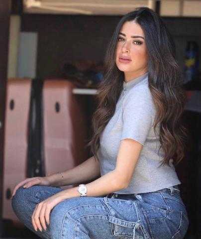 ميرنا نور الدين تستعرض لياقتها من داخل الجيم «فيديو»