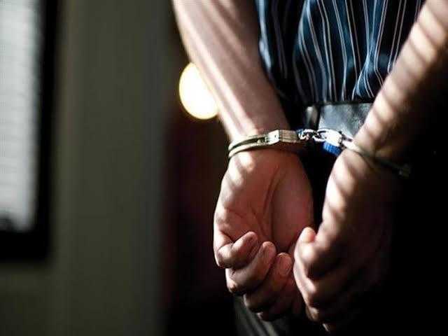 مباحث قسم طهطا تنجح في ضبط عامل حاول إدخال مواد مخدرة لسجين بسوهاج