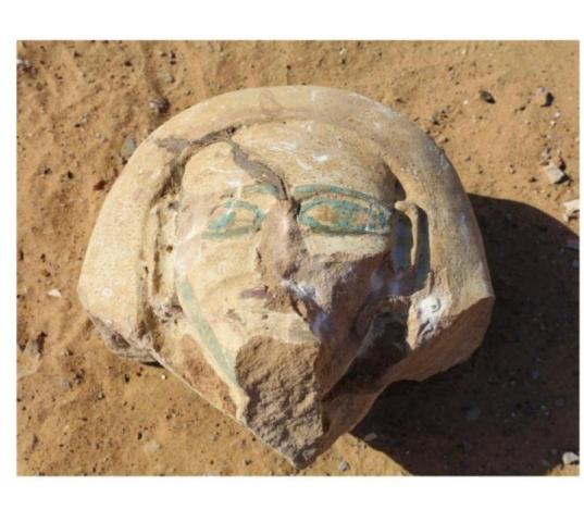 قطع أثرية بمقبرة أسوان