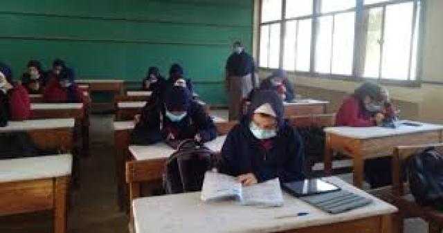 أستاذ مناهج: امتحانات الصف الأول والثاني الثانوي ستكون موضوعية وليست مقالية