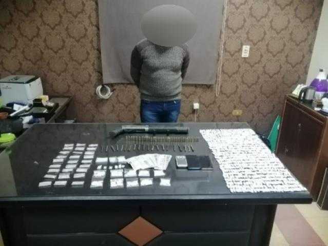 ضبط عنصر إجرامي بكفر الشيخ وبحوزته أسلحة وهيروين