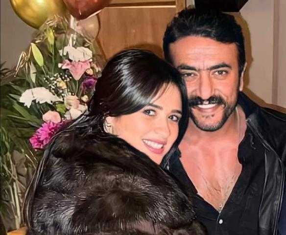 تامر مرسي وأحمد رزق أبرز الحضور.. العوضي يحتفل بعيد ميلاد ياسمين وسط أجواء رومانسية ويهديها أغنية بتوقيع عمر كمال