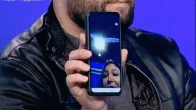 اختراق هاتف دينا رامز  علي الهواء (فيديو)