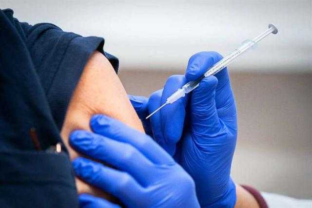 دراسة أولية: الجرعة الرابعة من لقاح فيروس كورونا لن تكفي للوقاية من أوميكرون