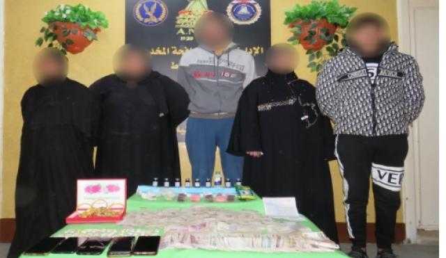 ضبط تشكيل عصابي تخصص في تصنيع المواد المخدرة بالقطامية