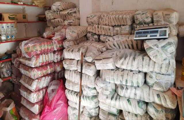 ضبط موظف اختلس 60 طنًا من الدعم التمويني في سوهاج