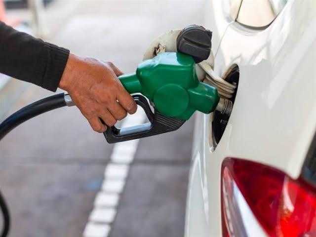 أسعار المحروقات تواصل الانخفاض في لبنان