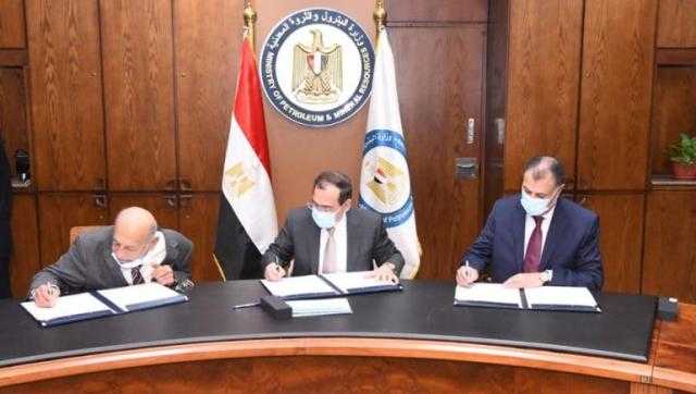 مصر توقع اتفاقيتين للتنقيب عن البترول في الصحراء
