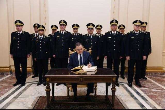 وزير الداخلية يهنيء الرئيس بذكرى عيد الشرطة