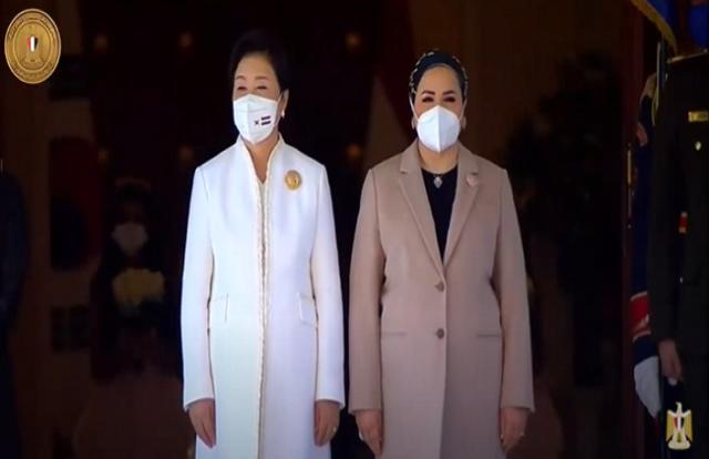 السيدة انتصار السيسي تستقبل قرينة رئيس كوريا الجنوبية