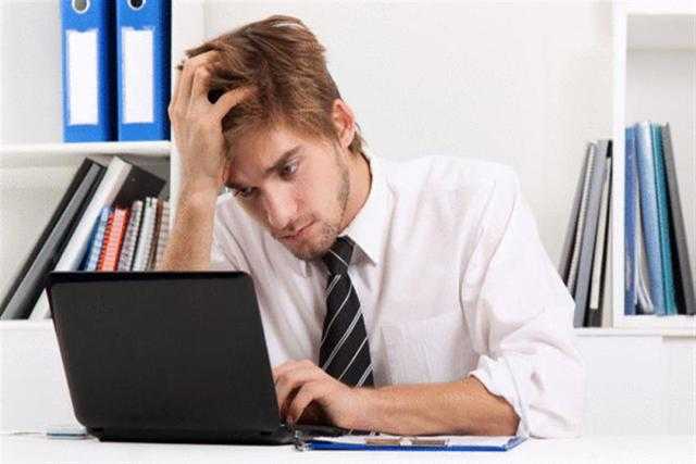 بسبب الحاسوب.. استشاري: هؤلاء معرضون لهذا المرض