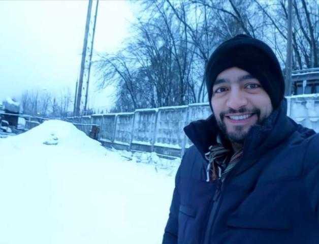 بالصورة.. هاني سلامة يتحدى برودة الطقس في جبل الثلج