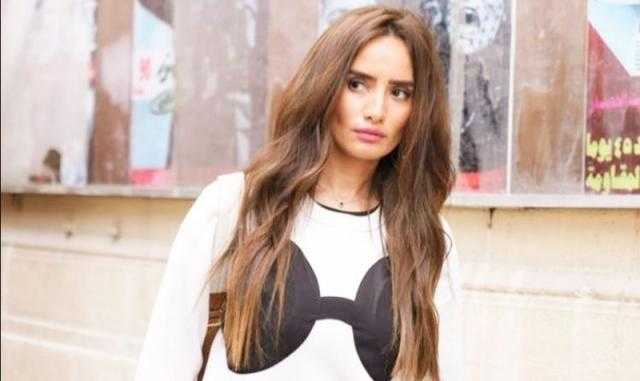 زينة تطلب من جمهورها الدعاء لوالدتها بعد إصابتها بفيروس كورونا