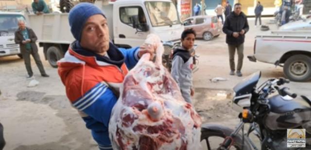 غلق وتشميع مطاعم ومحلات جزارة بحدائق الأهرام (فيديو)