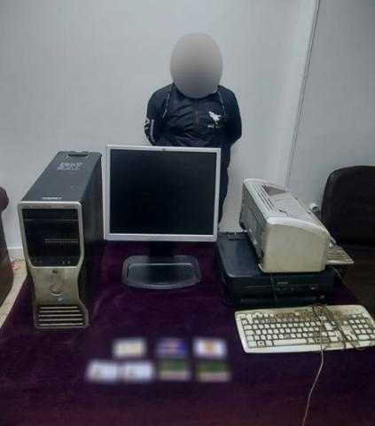 ضبط شخصين بتهمة ترويج كارنيهات مُزورة لجهات حكومية