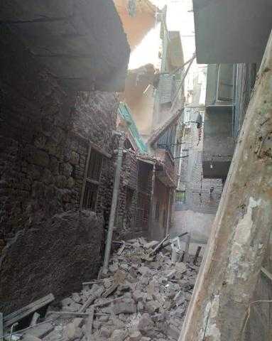 شاهد.. انهيار عقار قديم في منطقة حدائق القبة