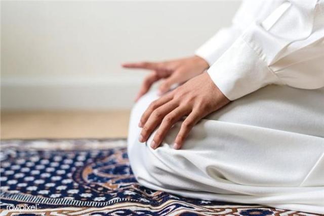 تحريك السبابة عند التشهد في الصلاة