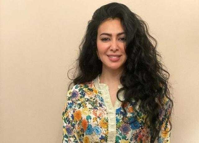 «بيواجه مشاكل المجتمع».. ميرهان حسين تهاجم منتقدي «أصحاب ولا أعز»