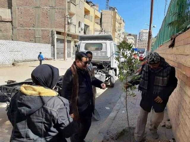 ضمن مبادرة ” أحلى وهي خضرة ” زراعة 1375 شجرة بحي غرب سوهاج