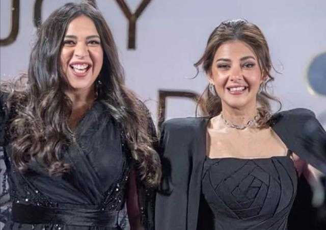 رسائل دعم من الجمهور لـ دنيا وإيمي سمير غانم بعد بكائهما في «joy awards»