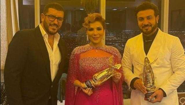 بالصورة.. زوج أصالة نصري يحتفل بتكريمها في «joy awards»