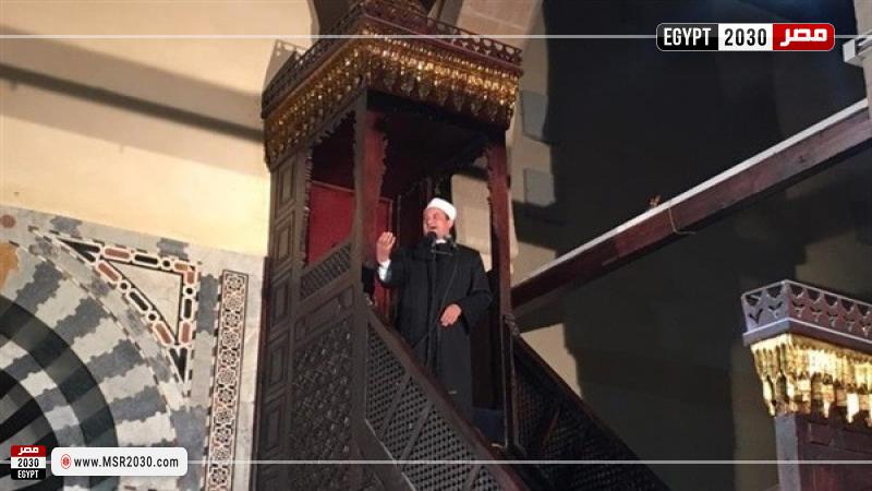 خطيب على المنبر