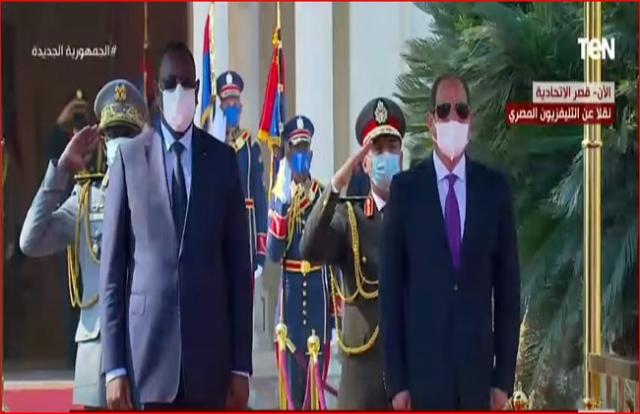 الموسيقى العسكرية وعزف السلام الجمهوري للبلدين.. استقبال الرئيس السيسي لنظيره السنغالي- فيديو