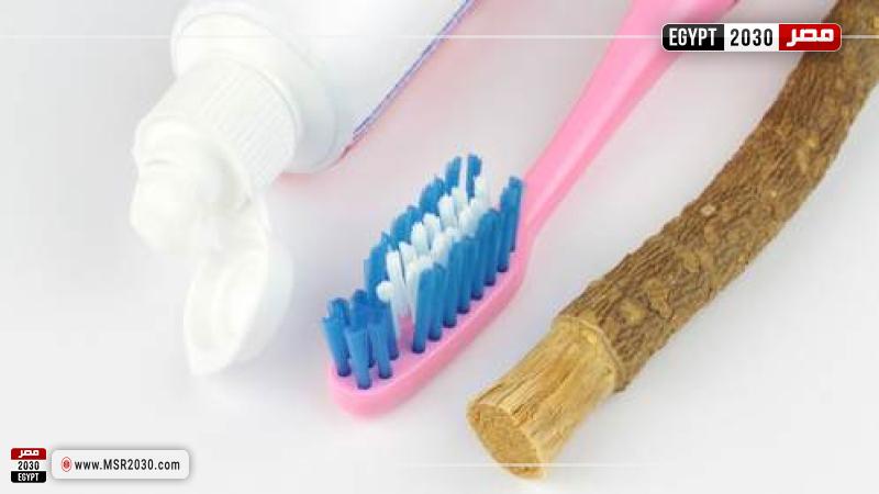 سواك وفرشاة أسنان