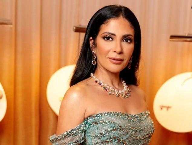 «تاريخ فني كبير».. رانيا محمود ياسين تدعم منى زكي بهذه الكلمات