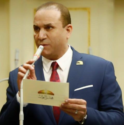 النائب زكى عباس