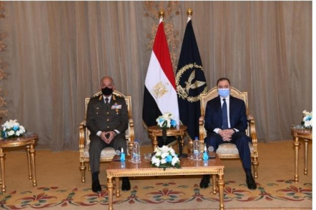 وزير الداخلية يستقبل وزير الدفاع بديوان عام الوزارة 