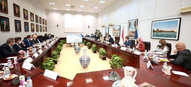 استعدادًا لافتتاح المتحف المصري الكبير.. ”السياحة” تتابع رفع كفاءة المنشآت الفندقية بالمنطقة المحيطة