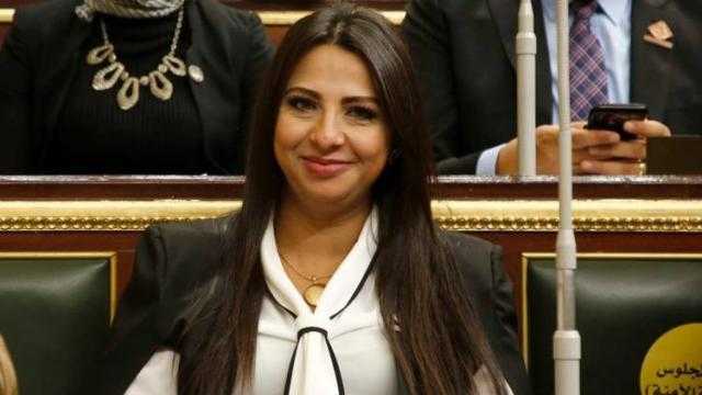 برلمانية تطالب بفرض رقابة صارمة على الشركات للتأكد من تطبيق معايير العمل الائقة