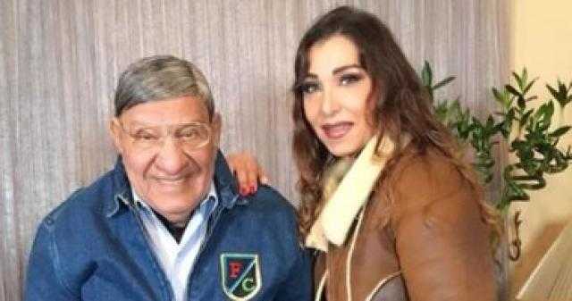 إصابة مفيد فوزى بكسر فى المفصل.. وابنته تطلب الدعاء