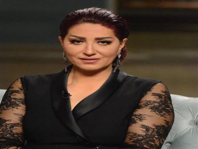 الفنانة وفاء عامر