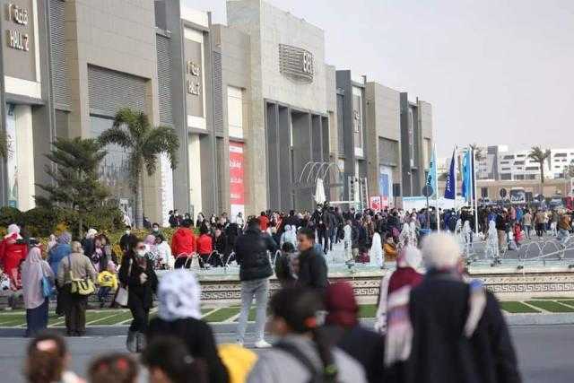64 ألف زائر لمعرض القاهرة الدولي للكتاب في يومه السادس