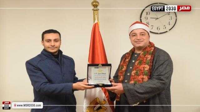 الشيخ طه النعماني: «قس قبل يدي في مشهد عظيم» - فيديو