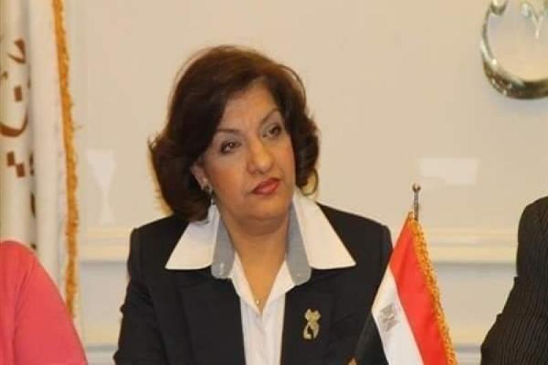 النائبة ايفلين متى