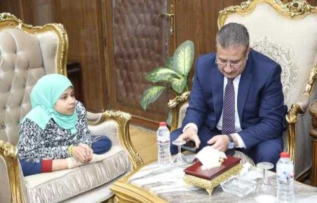 محافظ المنوفية يقرر صرف مساعدات لأسرة طفلة تعاني من ضمور في الأعصاب