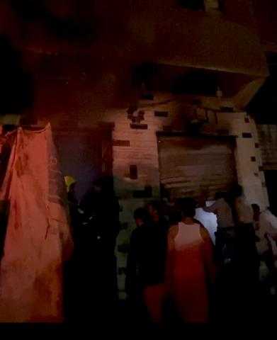 السيطرة على حريق مخزن أخشاب بحلوان