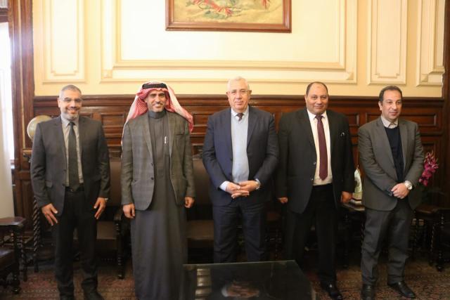 وزير الزراعة يلتقي رئيس مجموعات الشركة الوطنية بالسعودية
