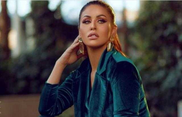 بإطلالة كلاسيكية.. مي سليم تبهر جمهورها في أحدث جلسة تصويرية
