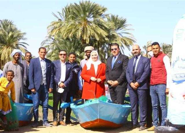 تسليم 40 منزلًا و30 مركب صيد لأهالي قرية المنصورية بأسوان
