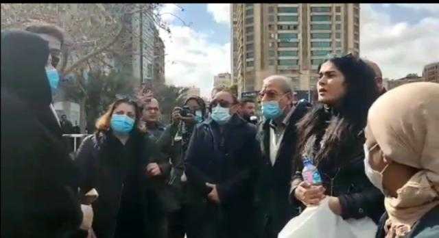 «الوداع الأخير».. وصول ابنة جلال الشرقاوي لمسجد مصطفى محمود