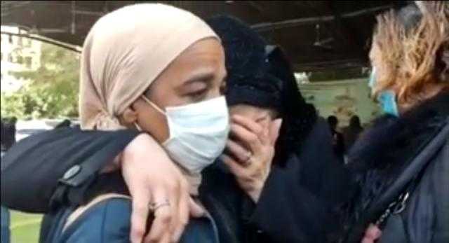 لحظة انهيار زوجة المخرج جلال الشرقاوى قبل تشييع الجثمان