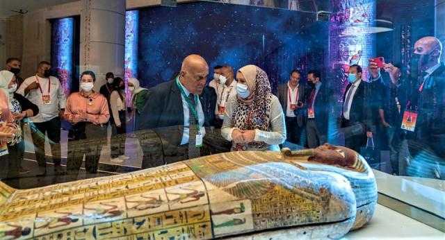 مجدي يعقوب وبطلة الريشة الطائرة بين زائري جناج مصر في «إكسبو 2020»