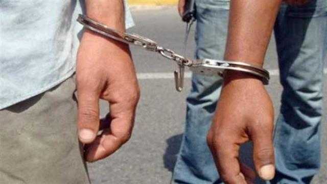 ضبط المتهمين بالنصب على المواطنين.. بزعم عملهم بجهات حكومية