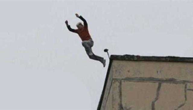 بعد إصابته بـ«كورونا».. طبيب ينهي حياته قفزًا من الطابق التاسع